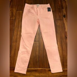 Crown & Ivy high rise skinny pant. Denim. Size 6 New with tags.